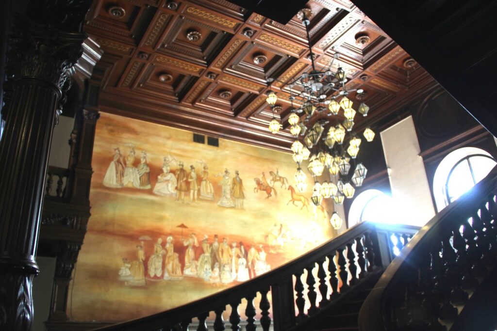 Pałac w Moszenej. Malowidło na ścianie pałacowej kawiarni.