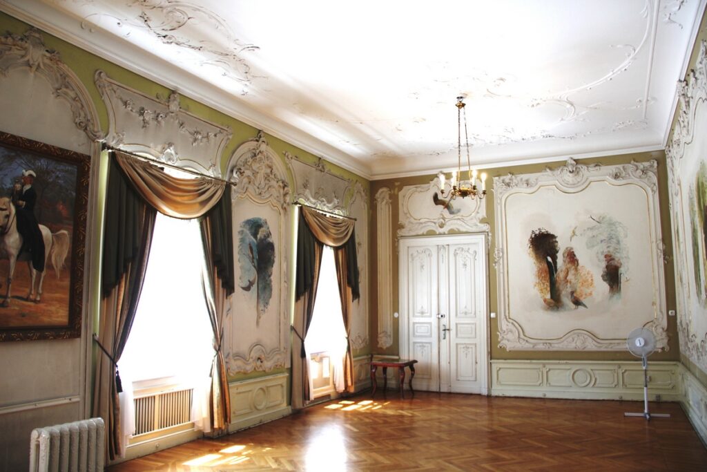 Pałac w Mosznej. Jedna z sal którą zwiedzamy.
