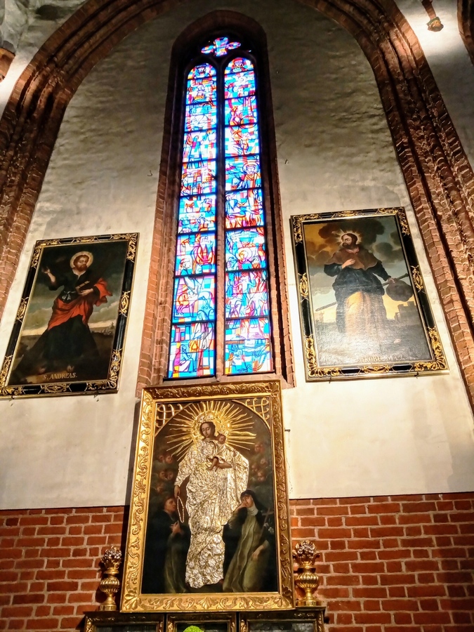 Olsztyńska katedra. Obrazy na ścianach katedry