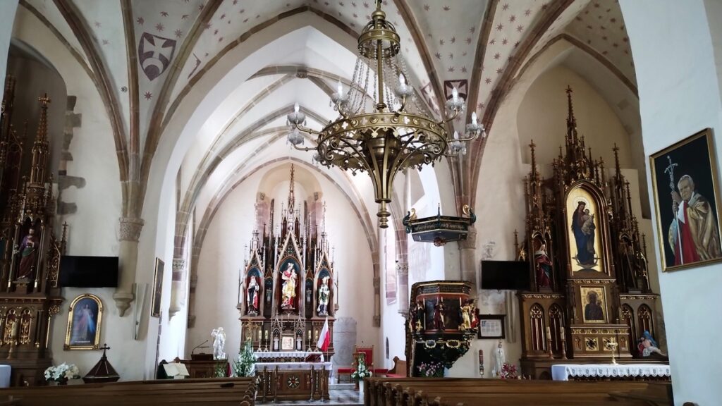 Bolków - Ołtarz główny w kościele św. Jadwigi