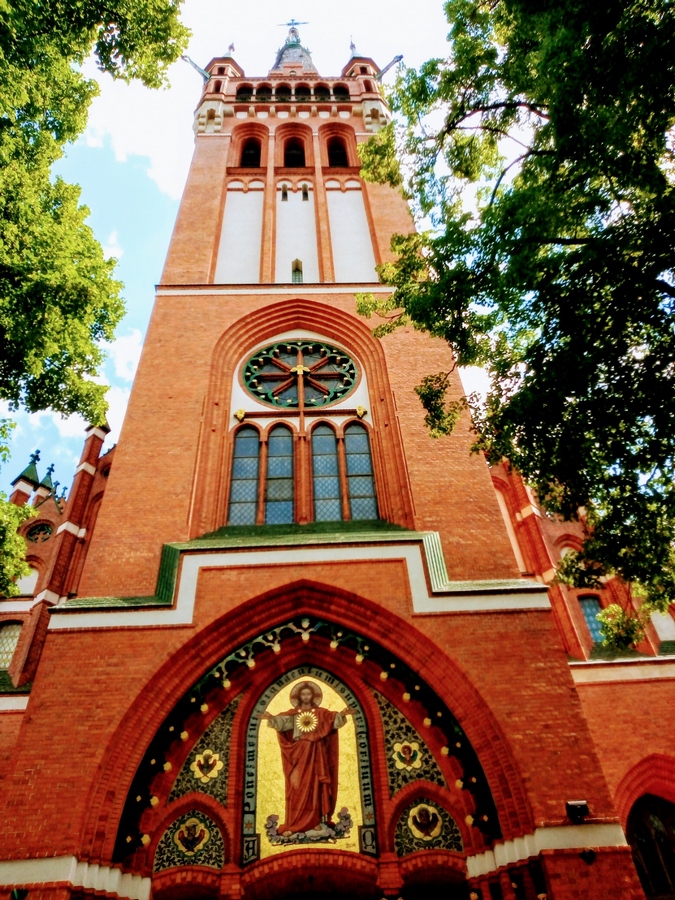 Kościół NSPJ w Olsztynie - Najwyższa wieża nad wejściem głównym