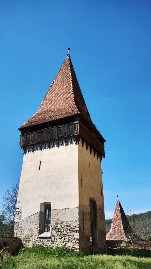 Kolejna wieża na terenie kościoła w Biertan