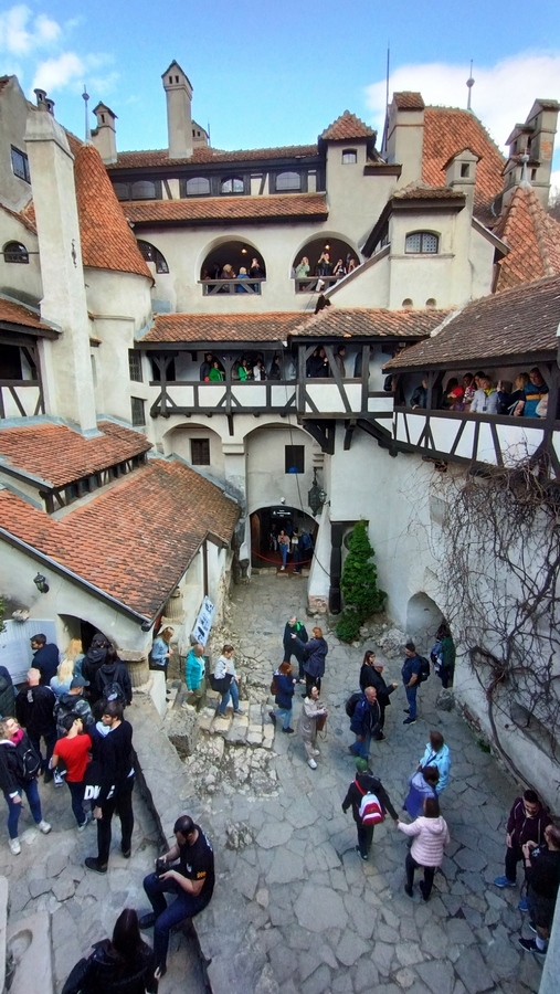 Zamek Drakuli w Branie - Dziedziniec wewnętrzny z krużgankami