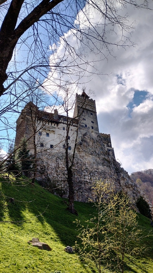 Zamek Drakuli od strony parku