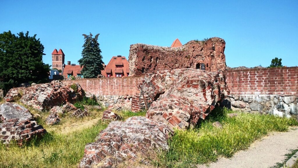 Zamek krzyżacki w Toruniu znajduje się w pobliżu Starego Miasta