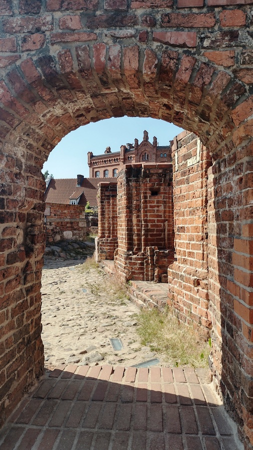 Mury zamku w Toruniu - jedno z przejść