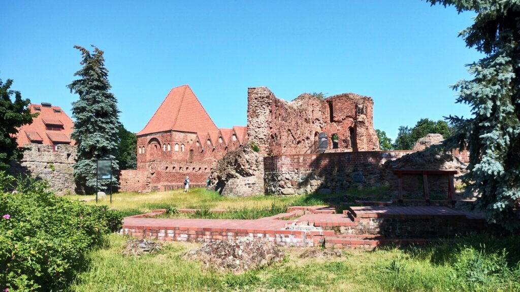Zamek krzyżacki w Toruniu - widok na wieżę gdaniska