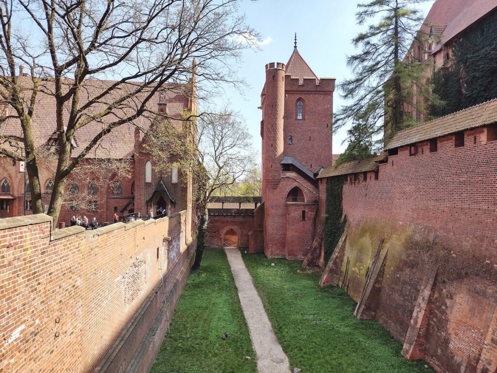 Międzymurze chroniące Zamek Wysoki w Malborku