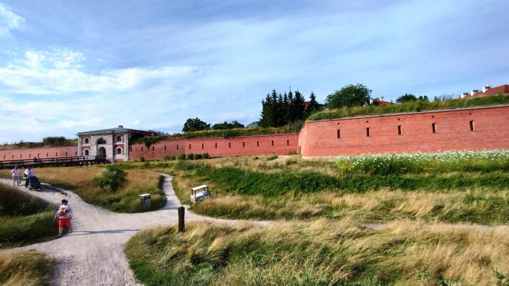 Fortyfikacje Zamościa - Brama Sczebrzeska w ciągu murów obronnych