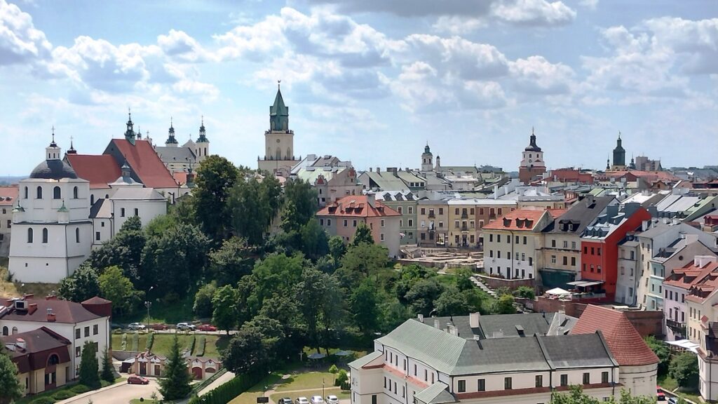 Widok z punktu widokowego na wieży zamkowej w stronę Starego Miasta w Lublinie