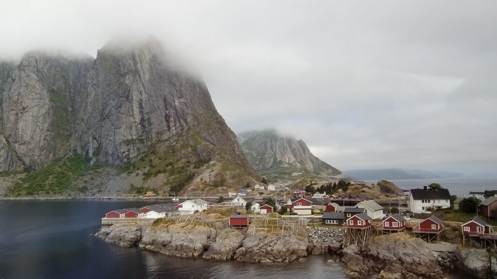 Rybacka wioska na Lofotach w Norwegii