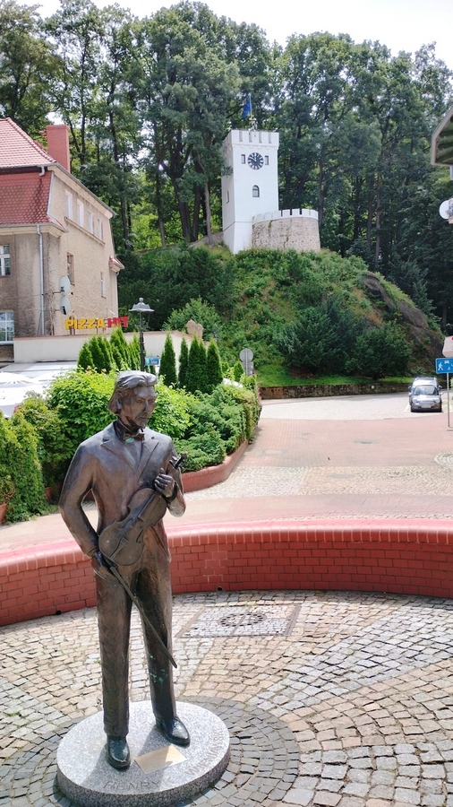 Pomnik Henryka Wieniawskiego oraz wieża zegarowa Anny w Szczawnie-Zdroju